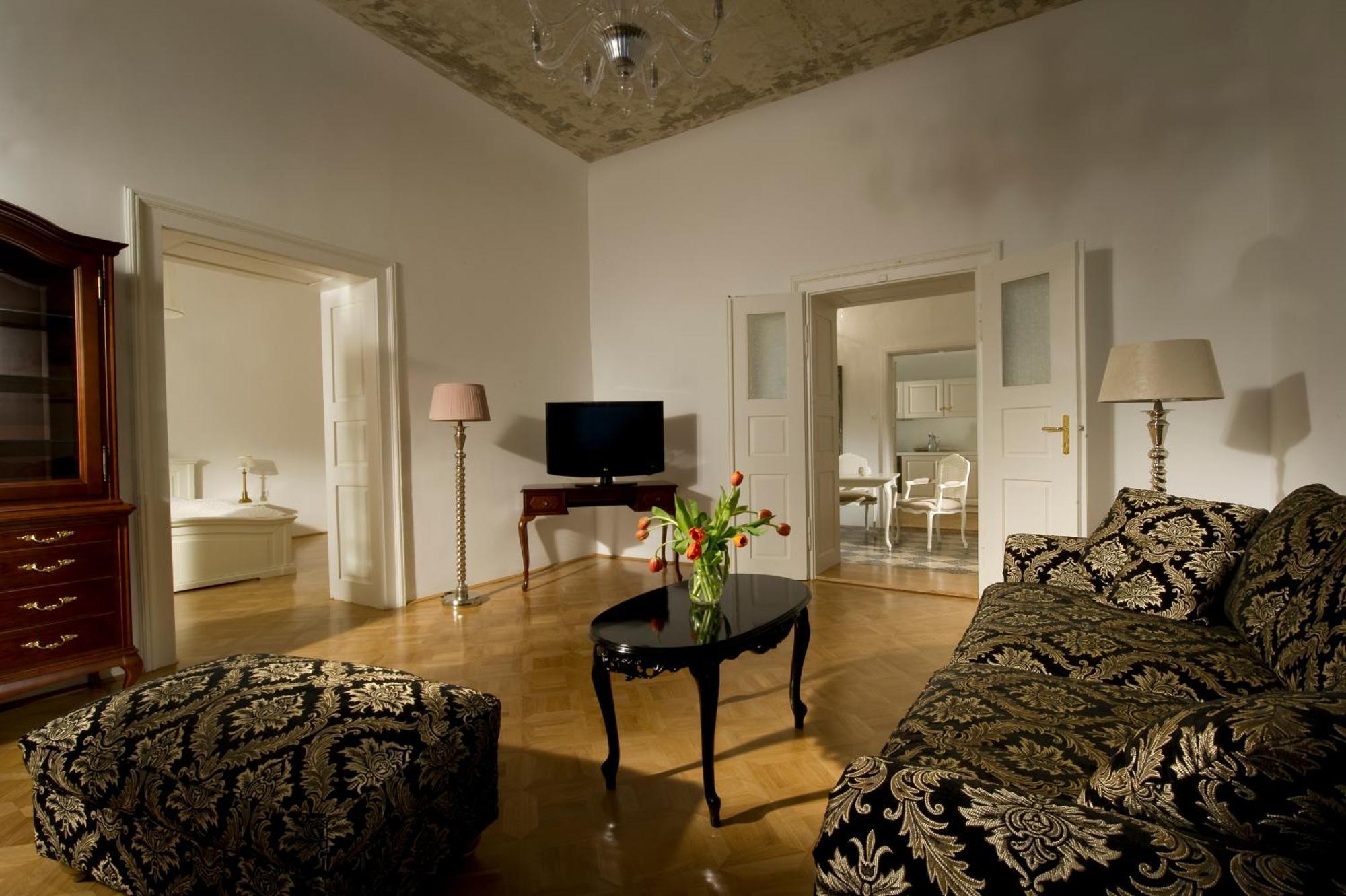 Three-Bedroom Loft Apartment,576913923:JPEG