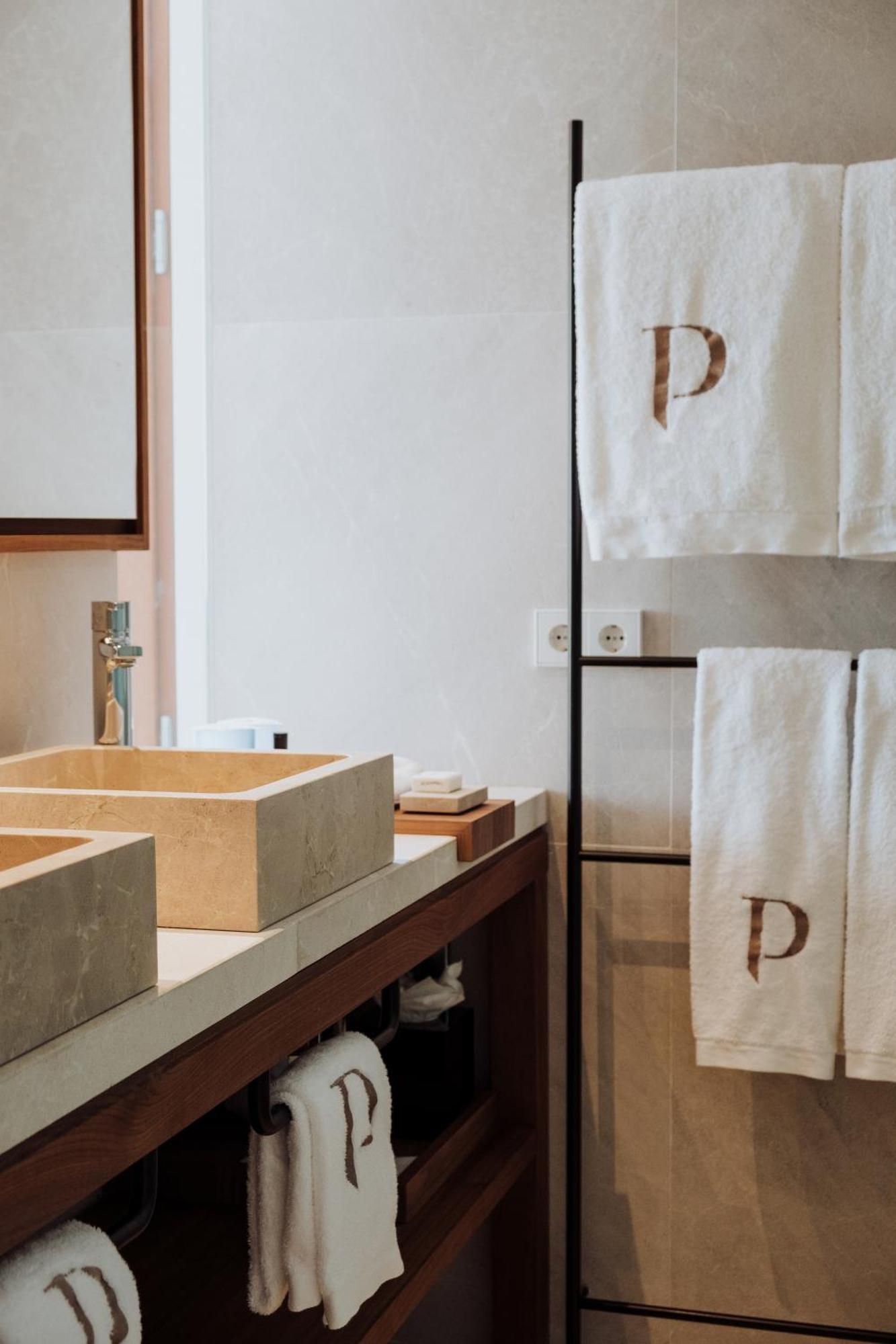 Suite Signature con vistas al mar y acceso al spa