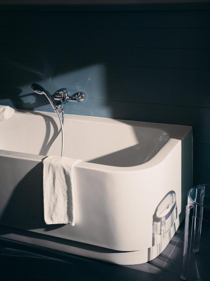 Deluxe Double Room Bath,1583064181:JPEG