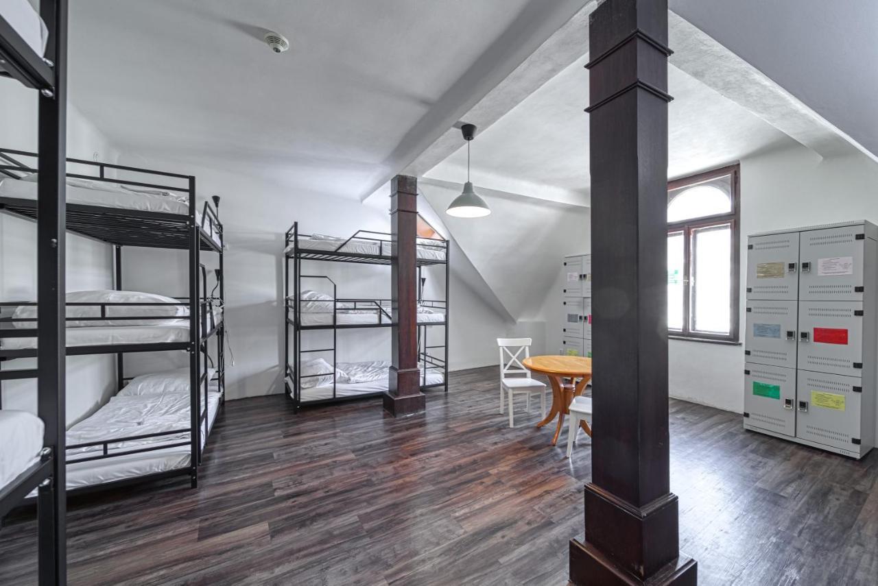 Single Bed 12-Bed Mixed Dormitory Room,1238357860:JPEG