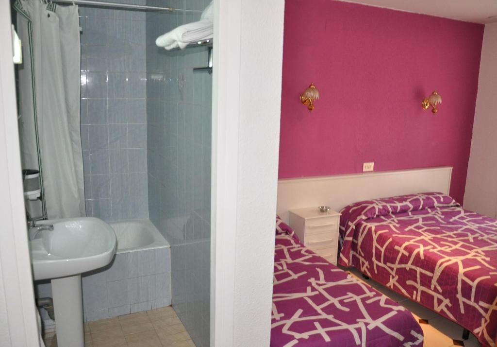 Triple Room Shower,12407310:JPEG
