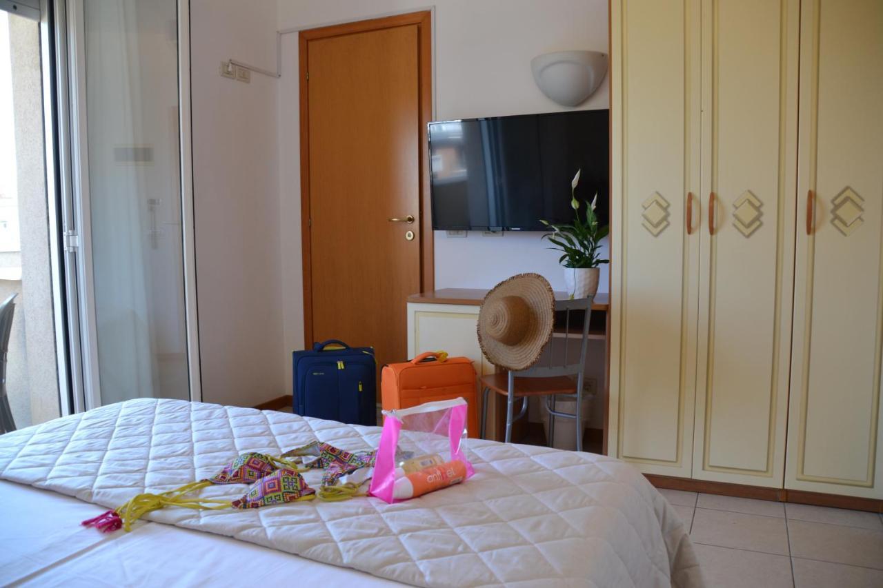 Superior Double or Twin Room,1240899412:JPEG