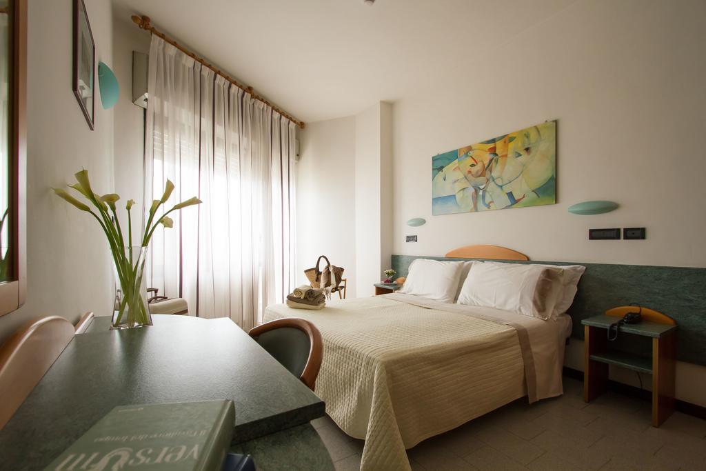 Double or Twin Room,700761532:JPEG