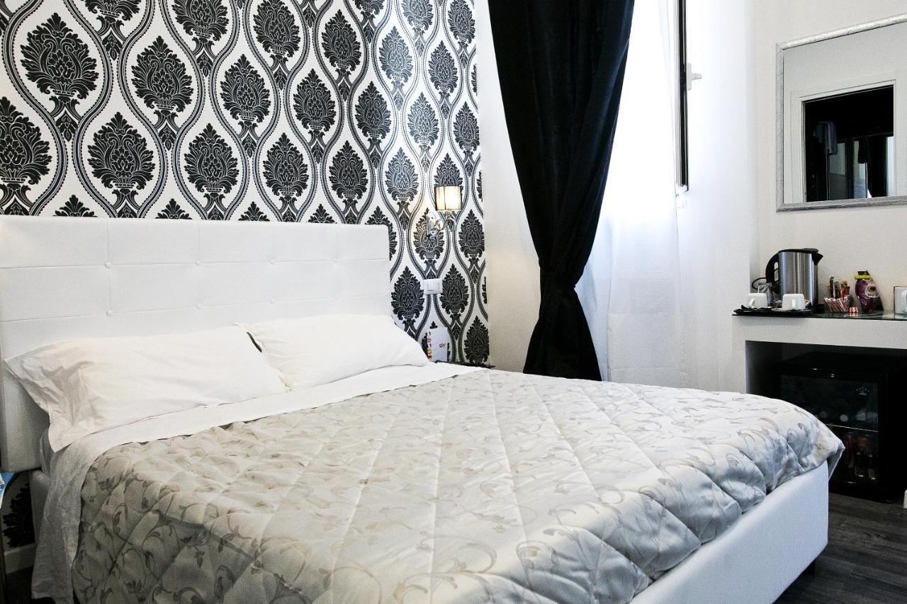 Small Double Room,1244056522:JPEG