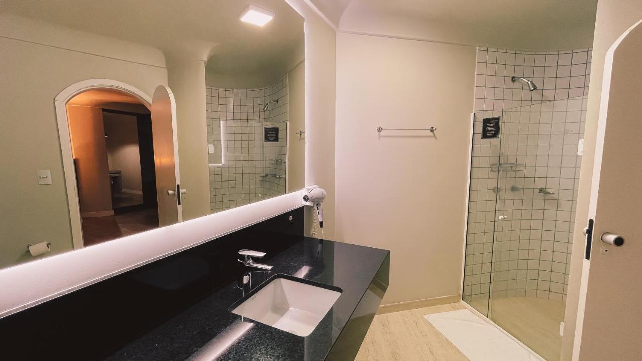 Deluxe Room,1244227615:JPEG