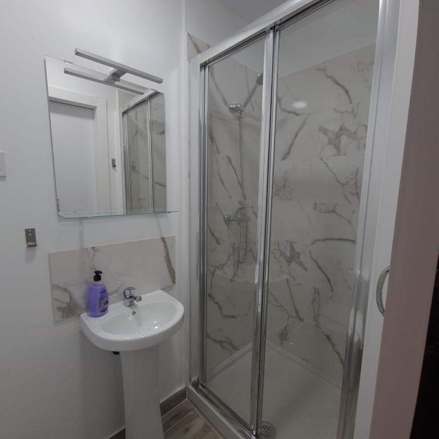 Double Room Private Bathroom,1244547076:JPEG