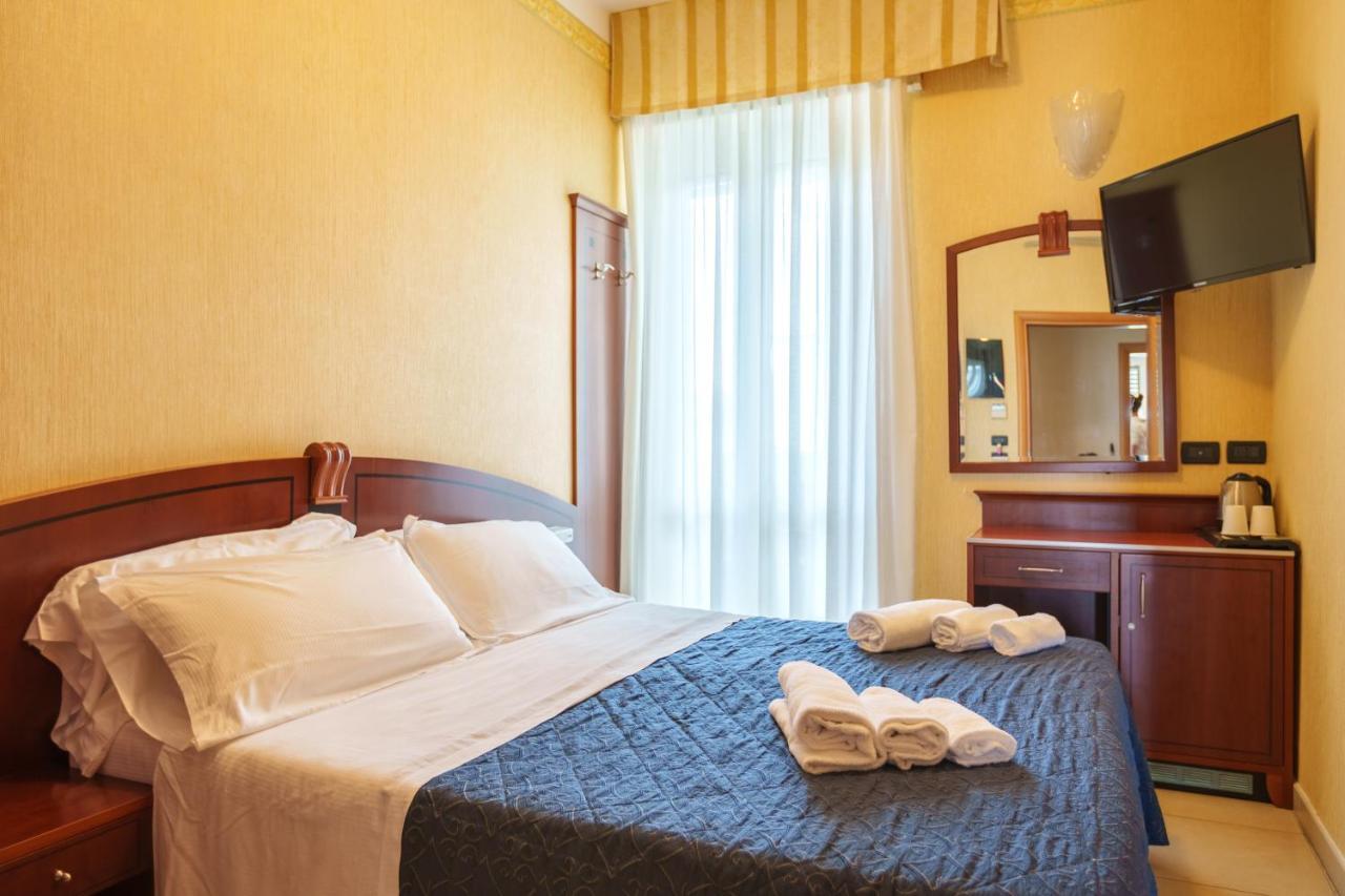 Double or Twin Room Partial Sea View,1241866681:JPEG