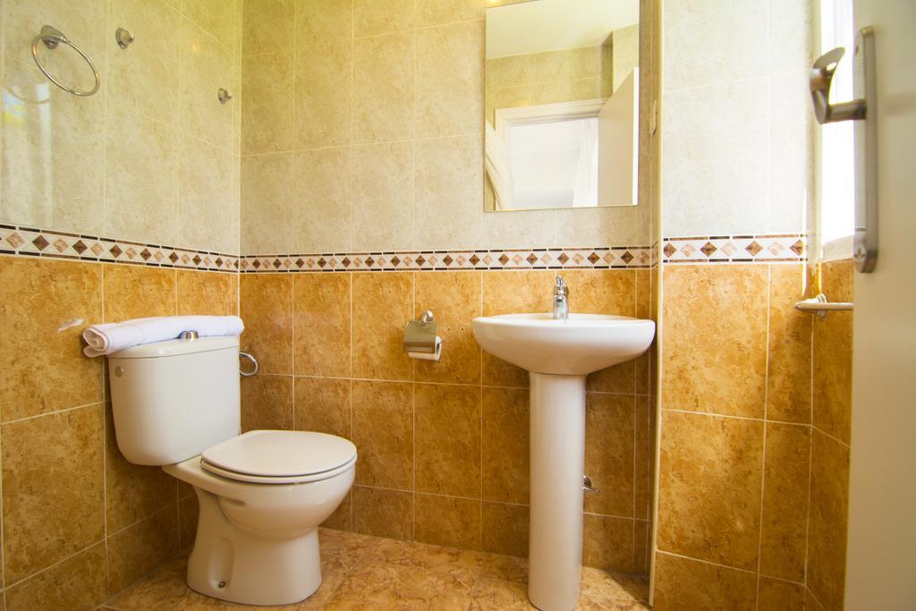 Double Room Private Bathroom,378270157:JPEG