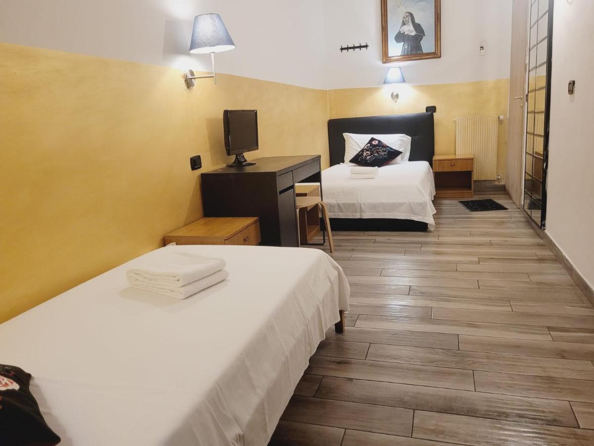 Twin Room,1243663429:JPEG