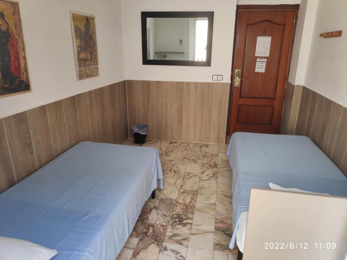 Twin Room,1589130926:JPEG