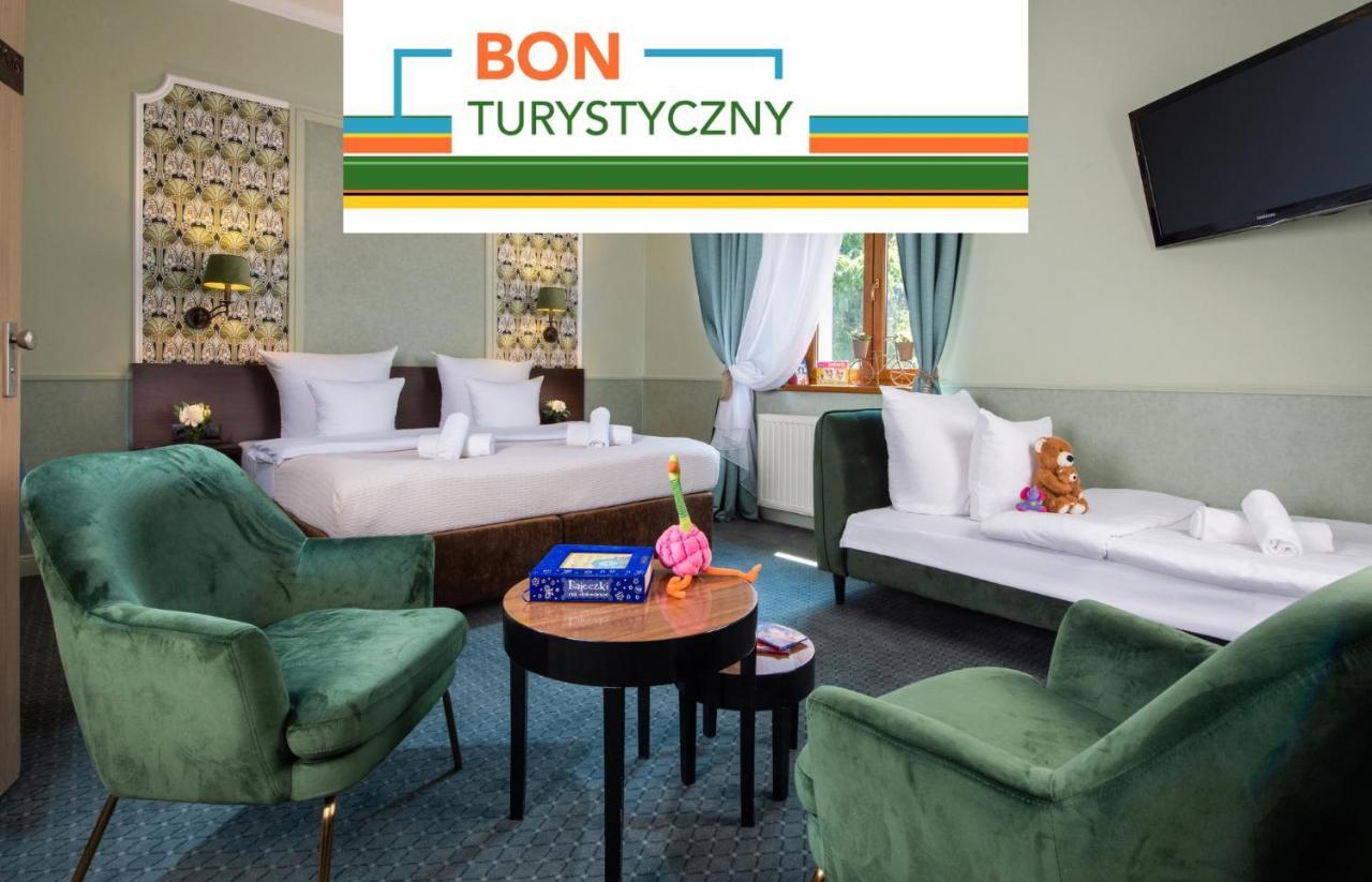 Family Room,1246469755:JPEG