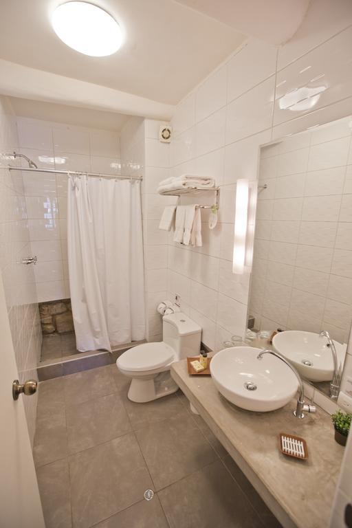 Single Room,785356287:JPEG