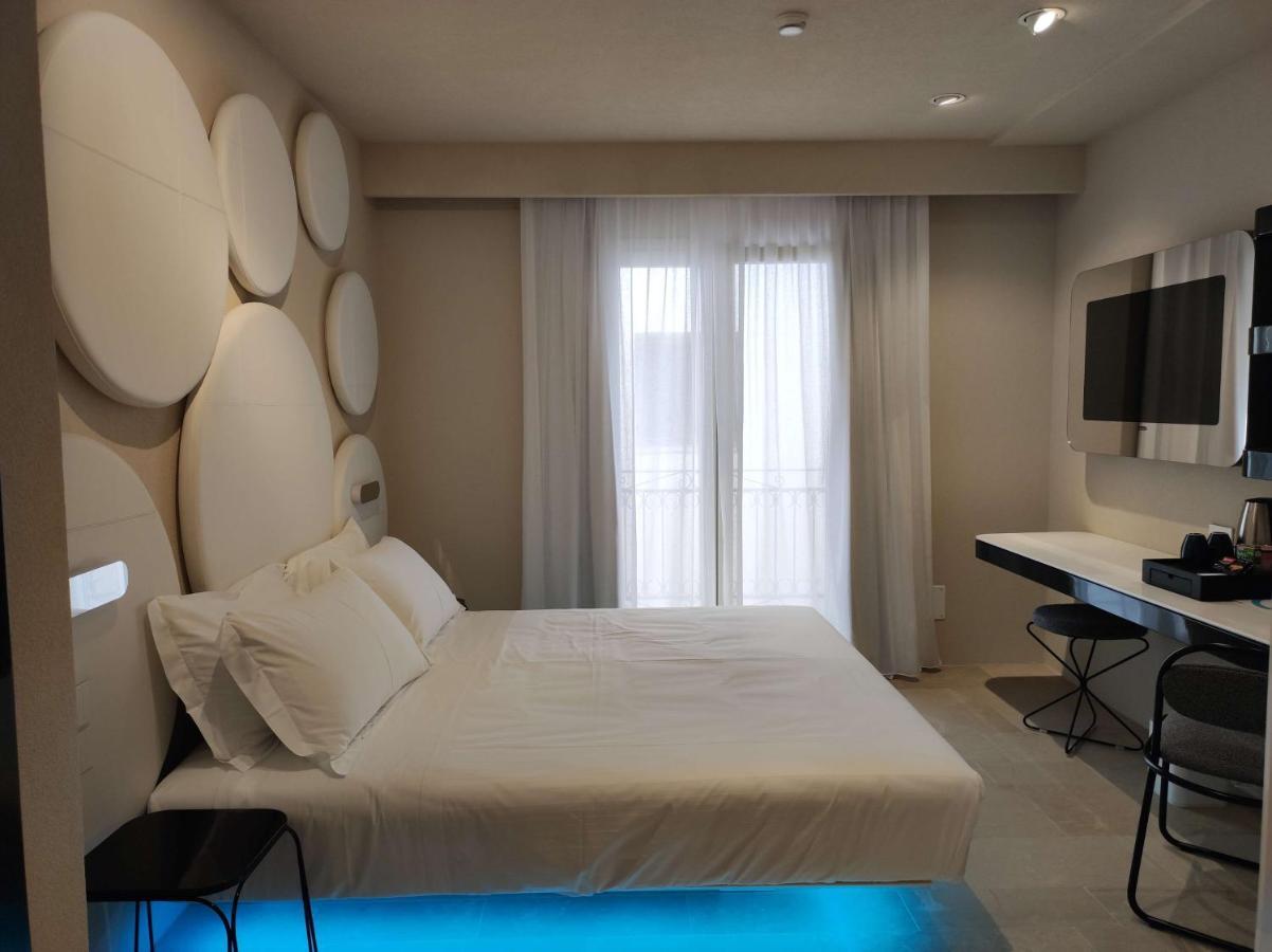 Deluxe Room,1256593843:JPEG