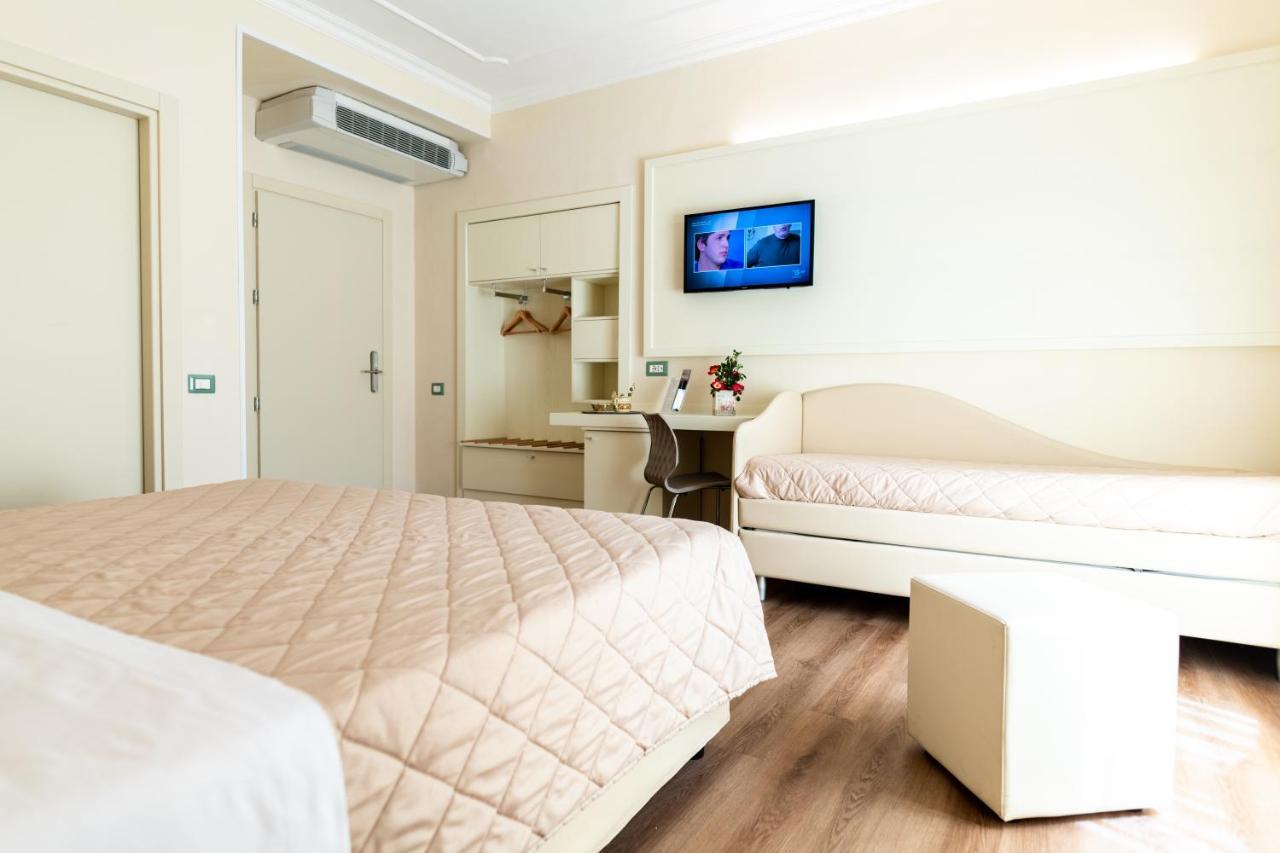 Triple Room,1260813277:JPEG