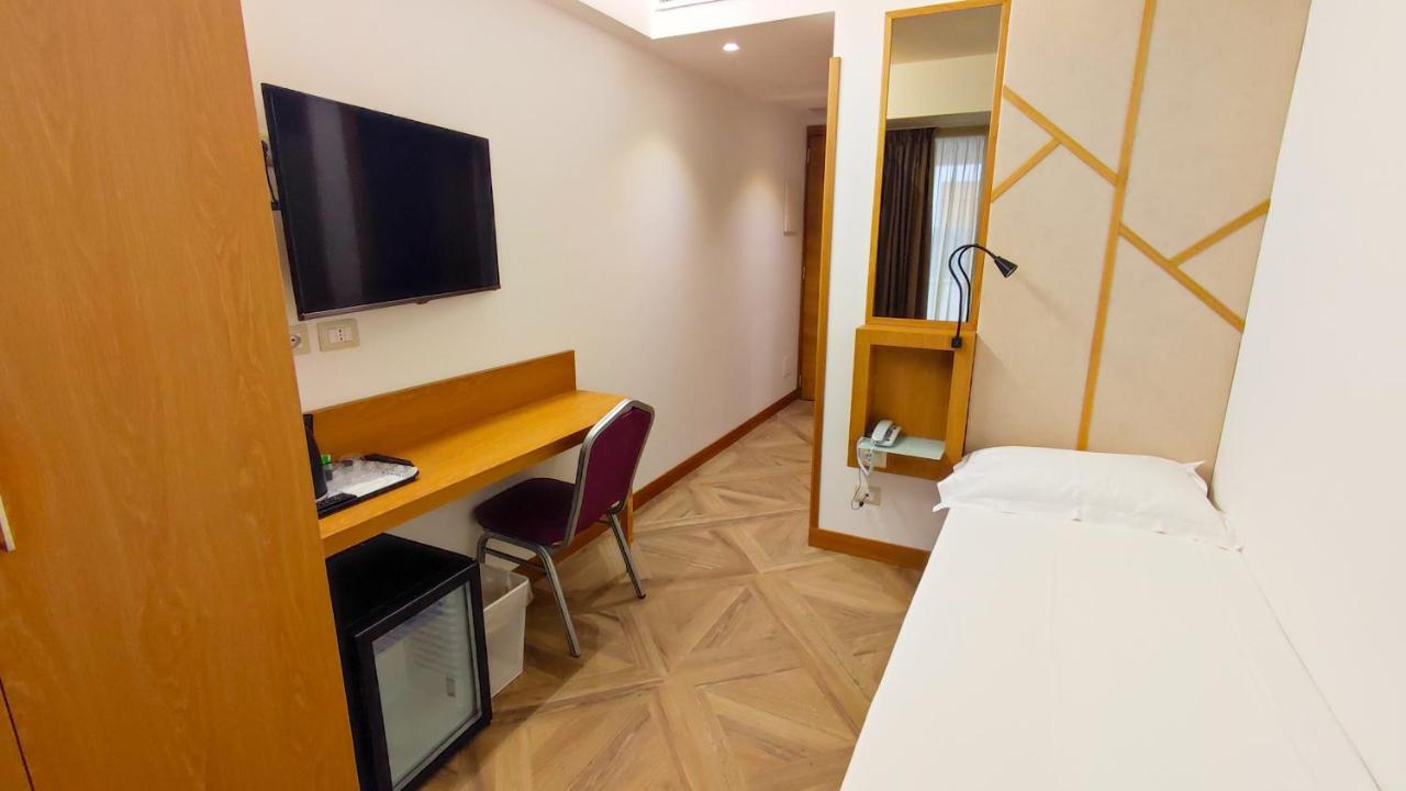 Small Single Room,1258909087:JPEG