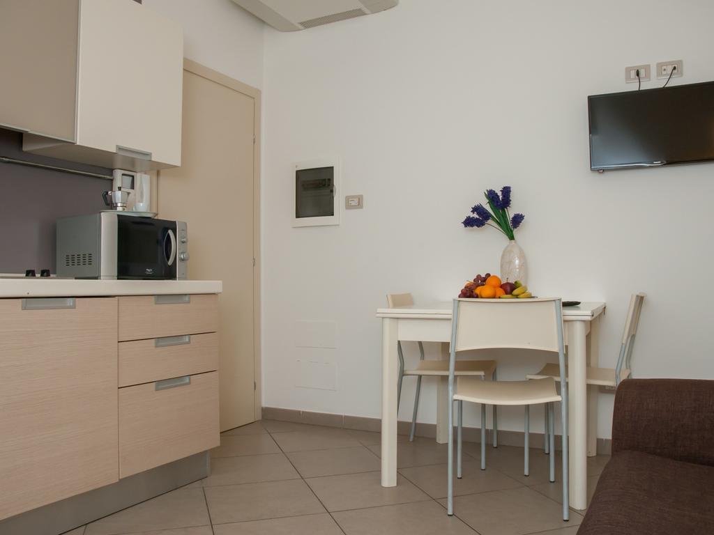 One-Bedroom Apartment,126074265:JPEG