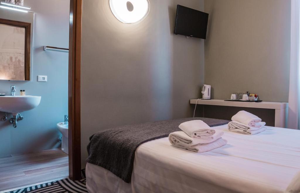 Small Double Room,766873288:JPEG