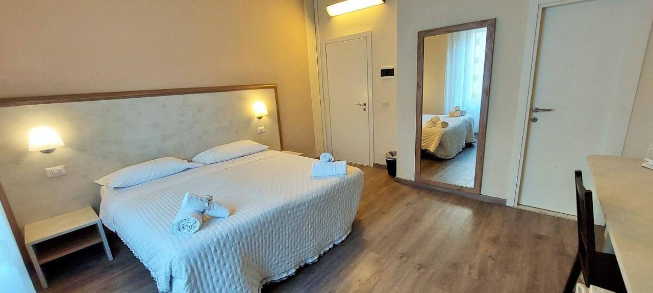 Double Room,1261132726:JPEG