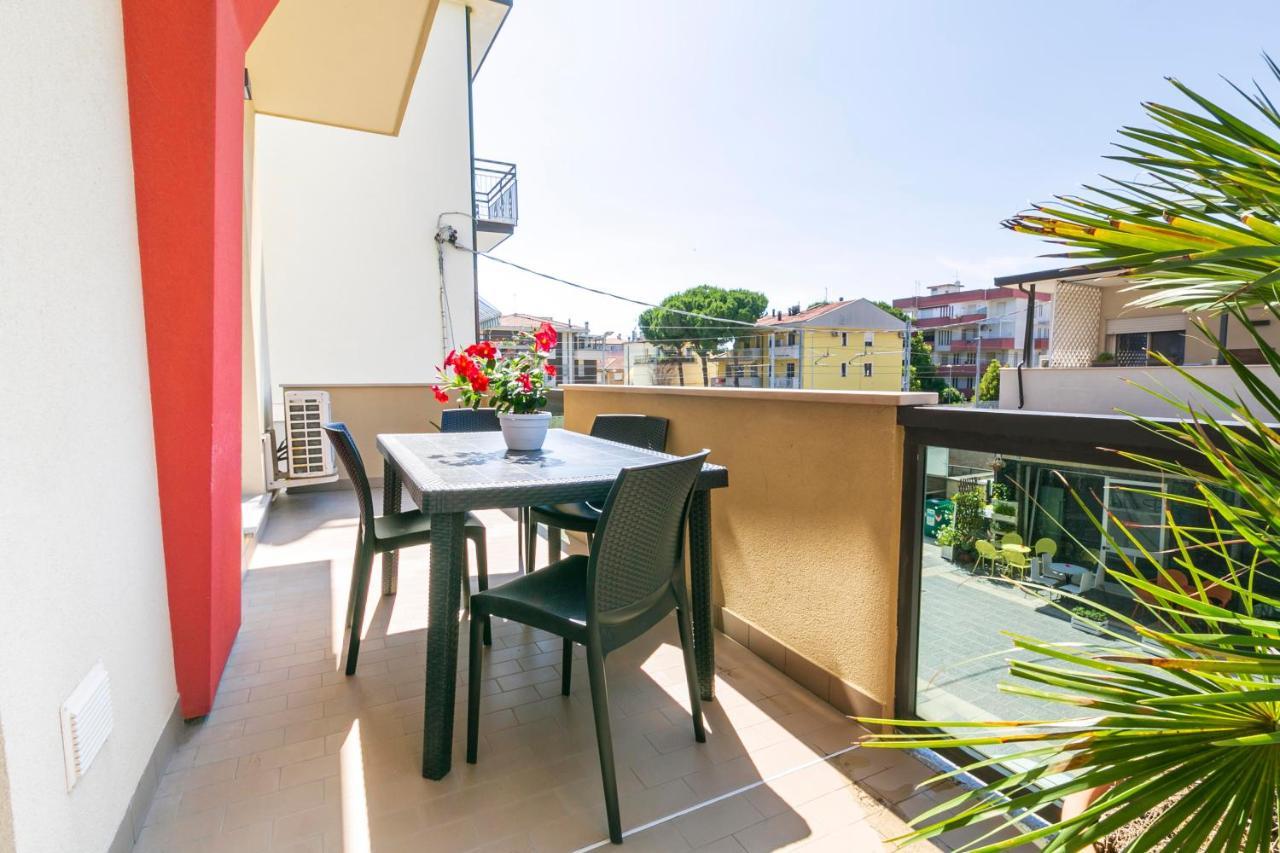 Apartment Terrace,1263065494:JPEG