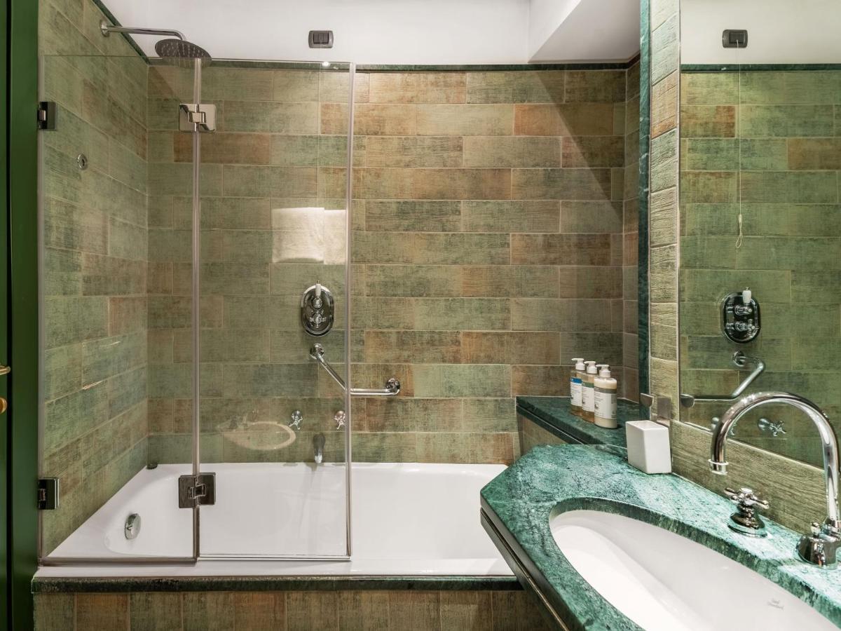 Extra Large Studio with Kitchenette, Bathtub and Sofa Bed,1414099997:JPEG