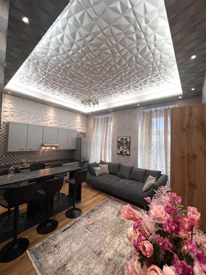 Three-Bedroom Apartment,1264034533:JPEG
