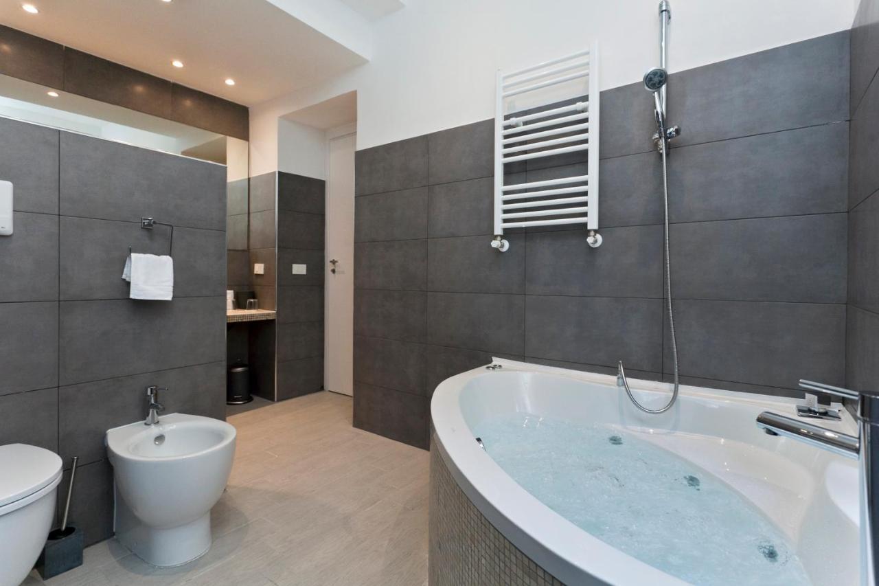 King Suite Spa Bath,1264060588:JPEG