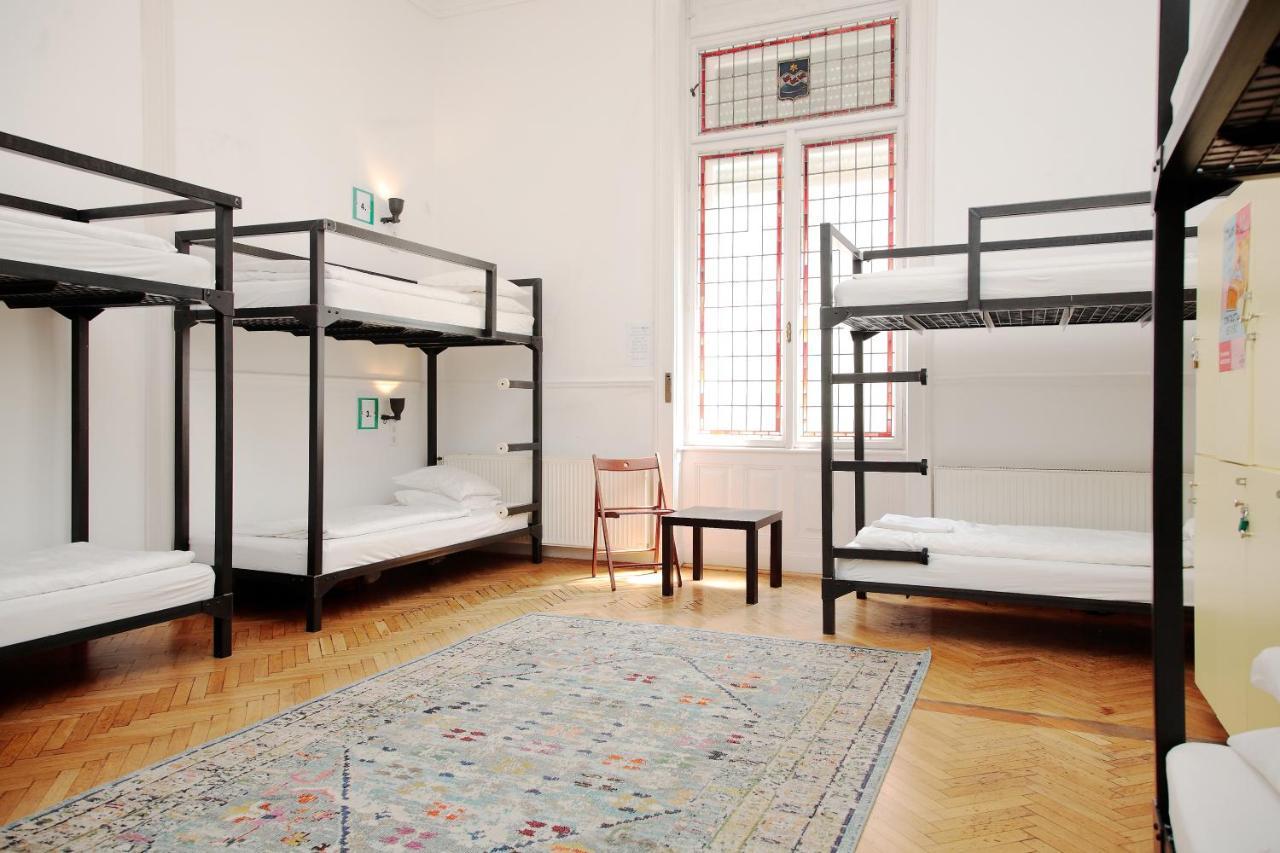 Single Bed Mixed 8-Bed Dormitory Room,705895435:JPEG