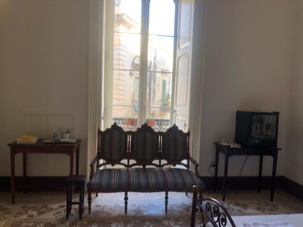 Camera Deluxe Matrimoniale/Doppia con Letti Singoli con Balcone