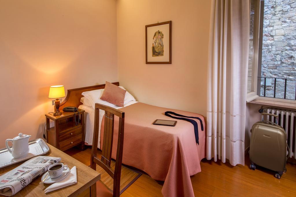 Standard Single Room,693870621:JPEG