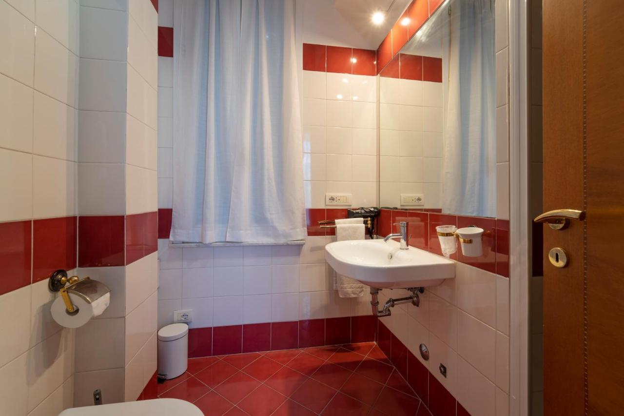 Double Room Balcony,1267538950:JPEG