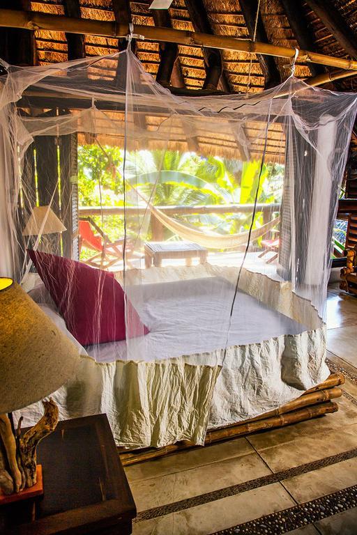 Habitación con cama grande