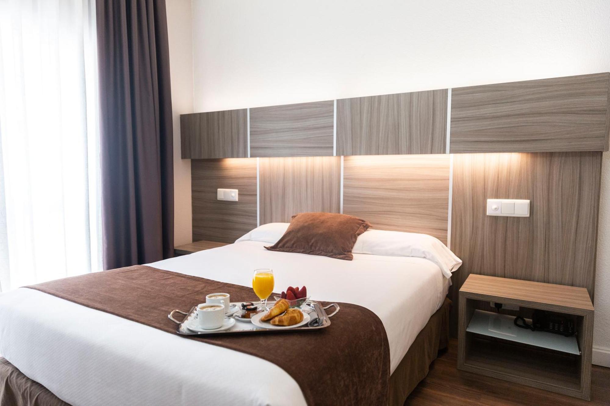 Double or Twin Room,1272528406:JPEG