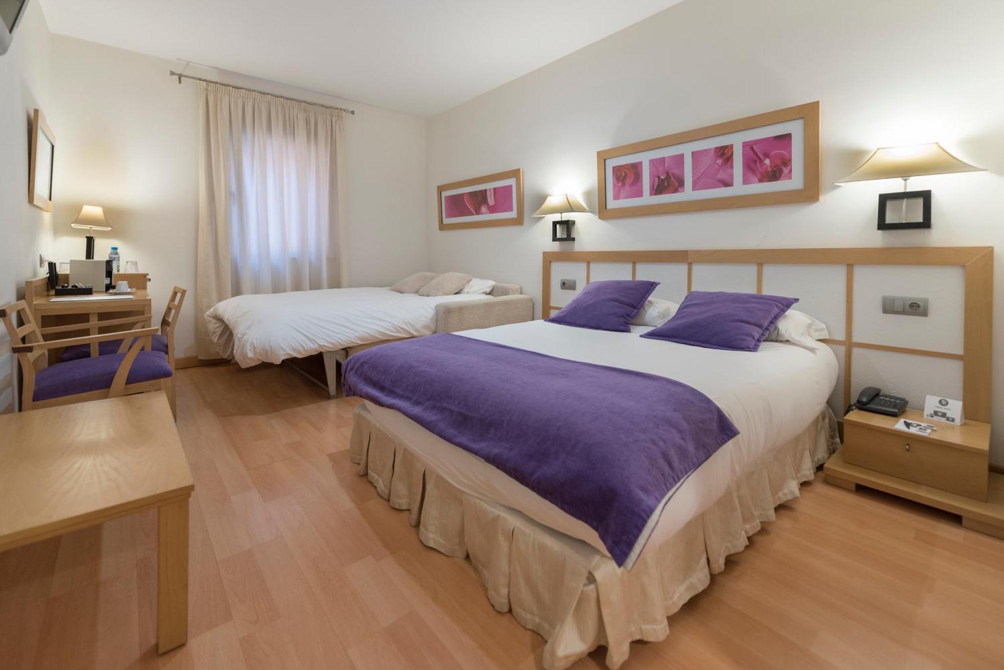 Triple Room,1272790957:JPEG