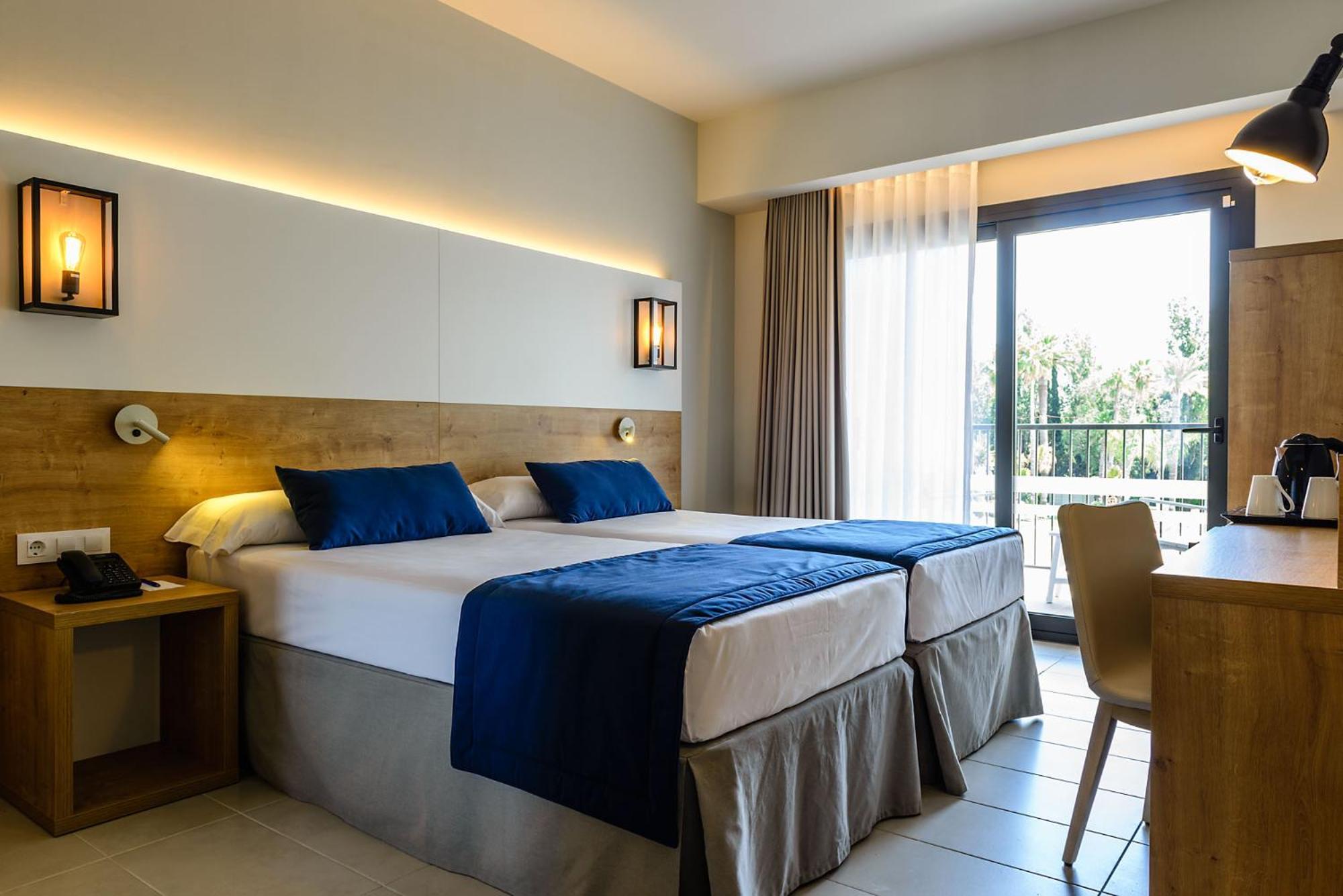 Double or Twin Room Sea View
