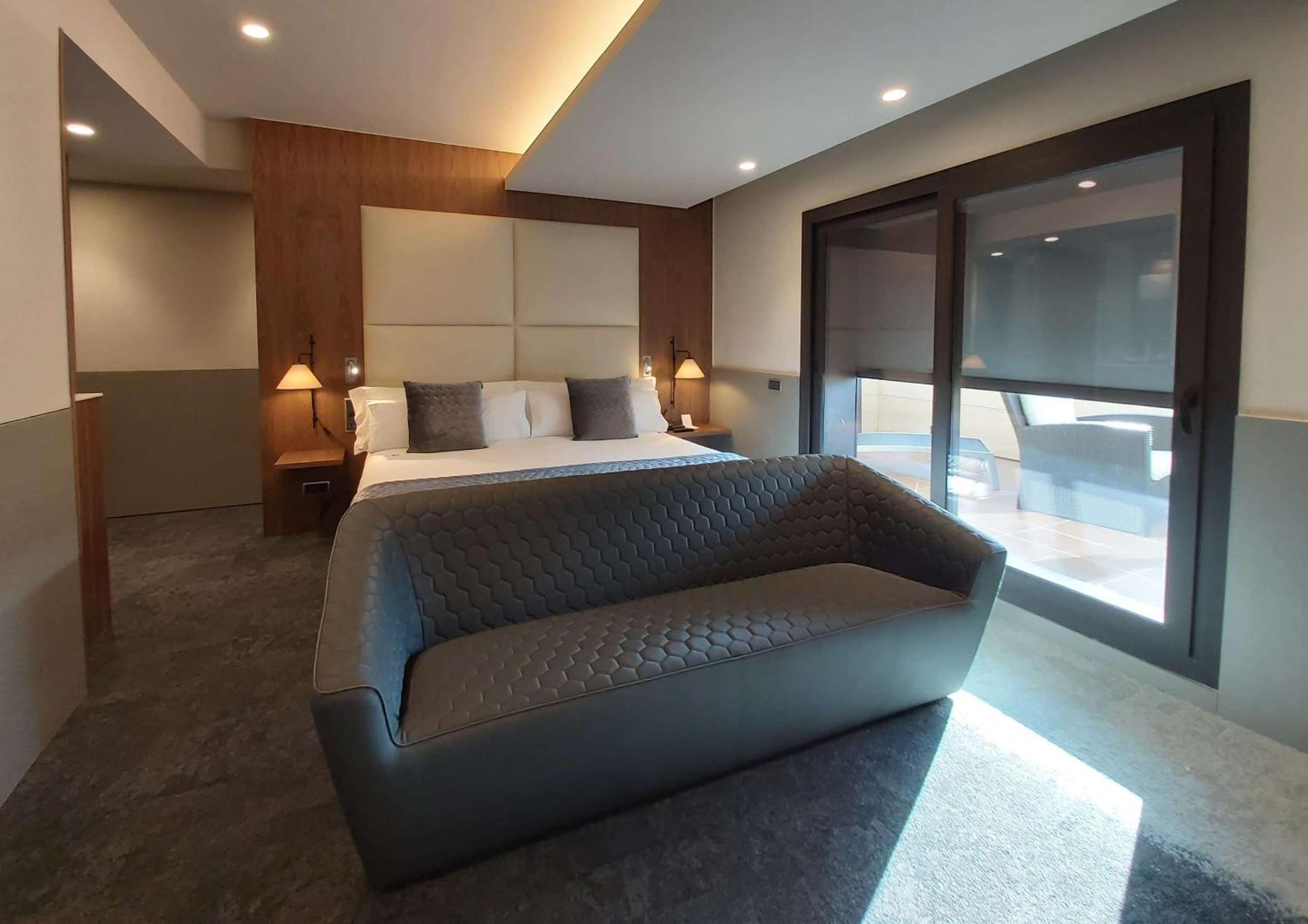 Superior King Suite