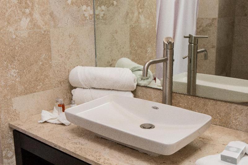 Standard Double Suite,1436687920:JPEG