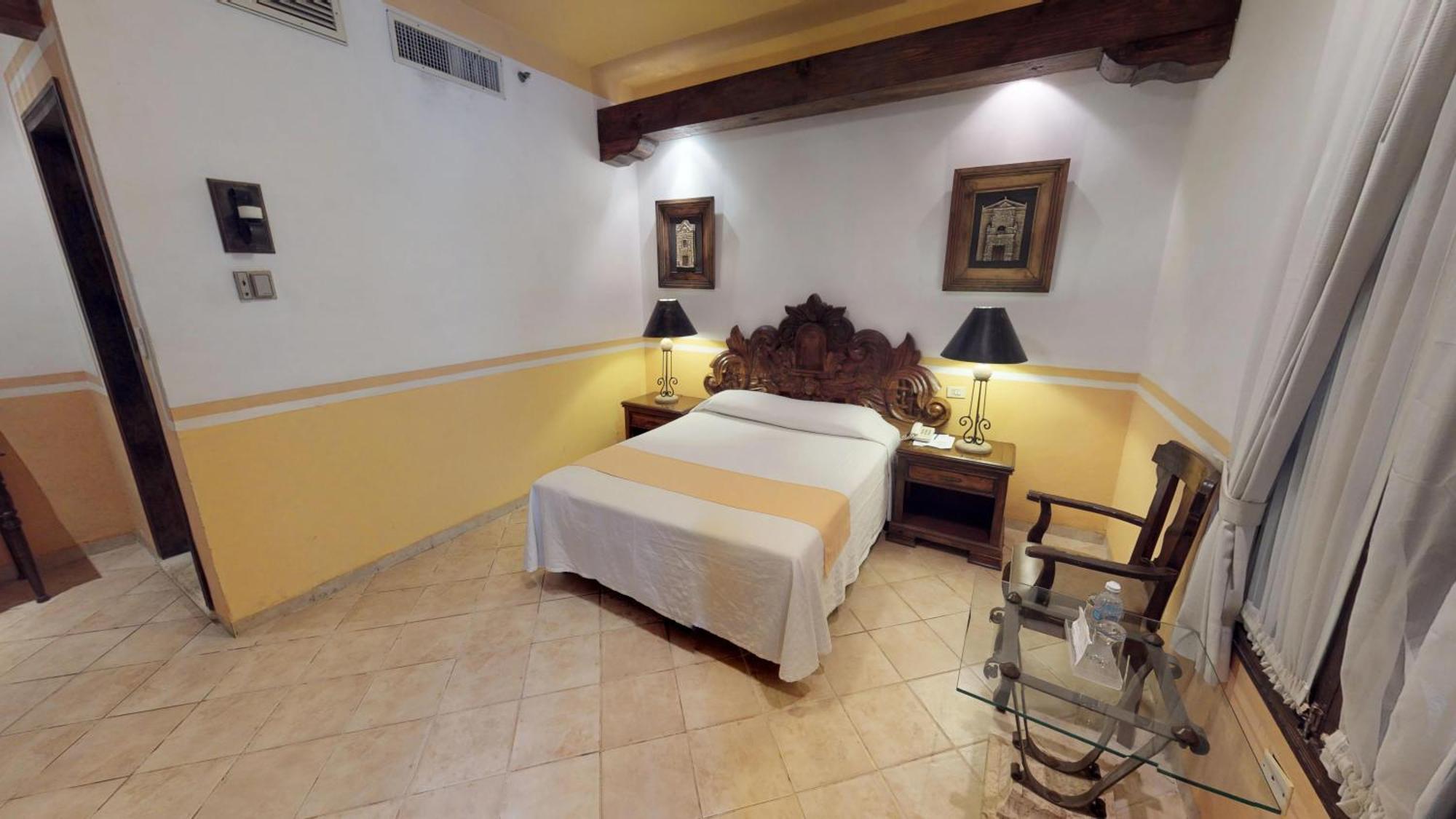 Standard Room One Queen Bed,1553849776:JPEG