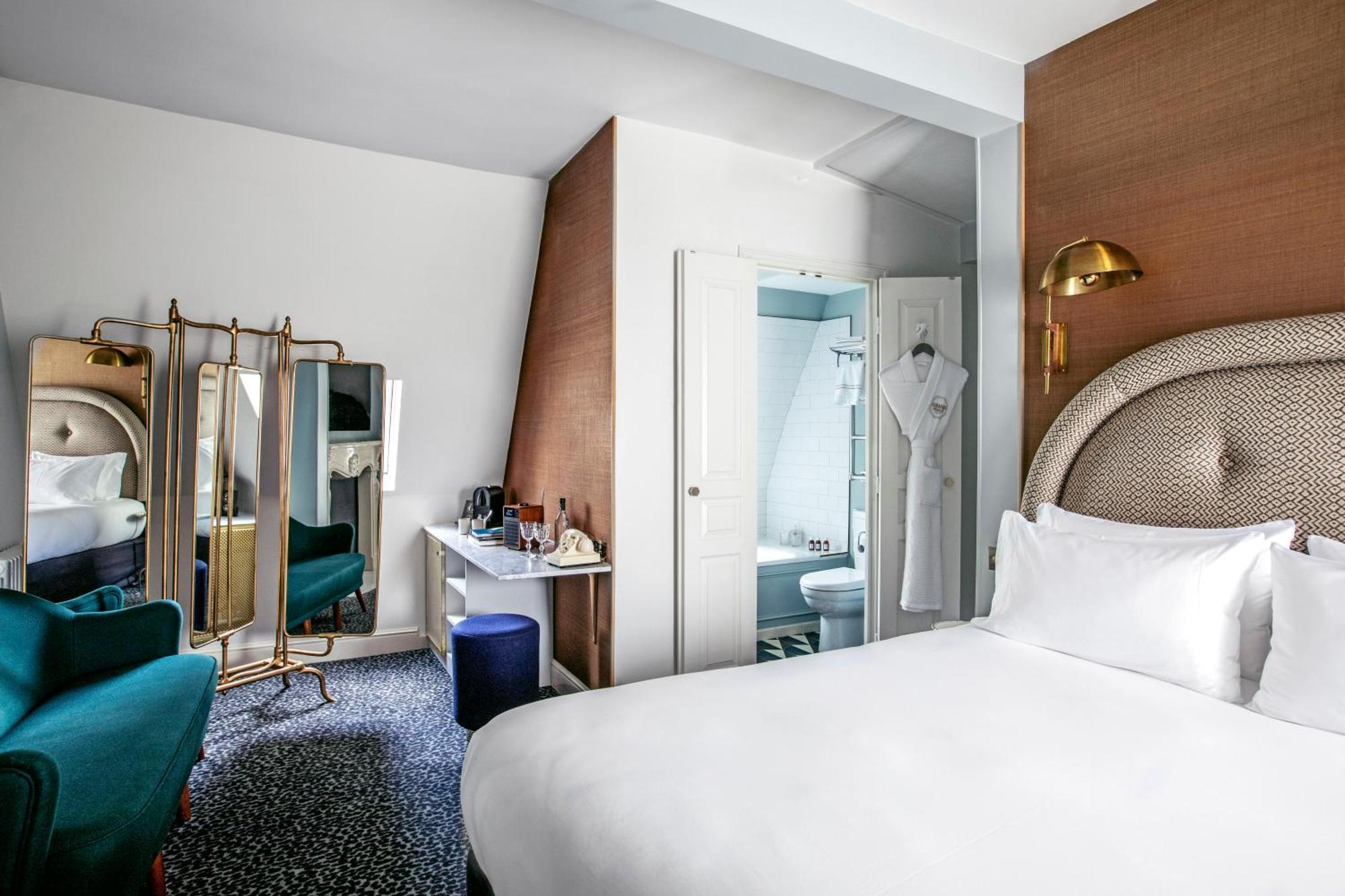 Room "Sous Les Toits 22m²",806142720:JPEG