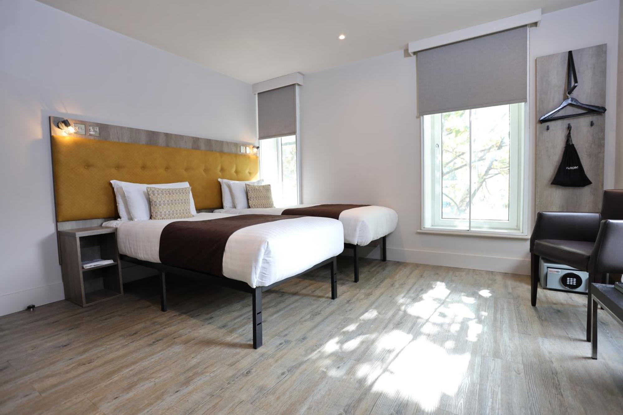 Twin Room,1662976033:JPEG