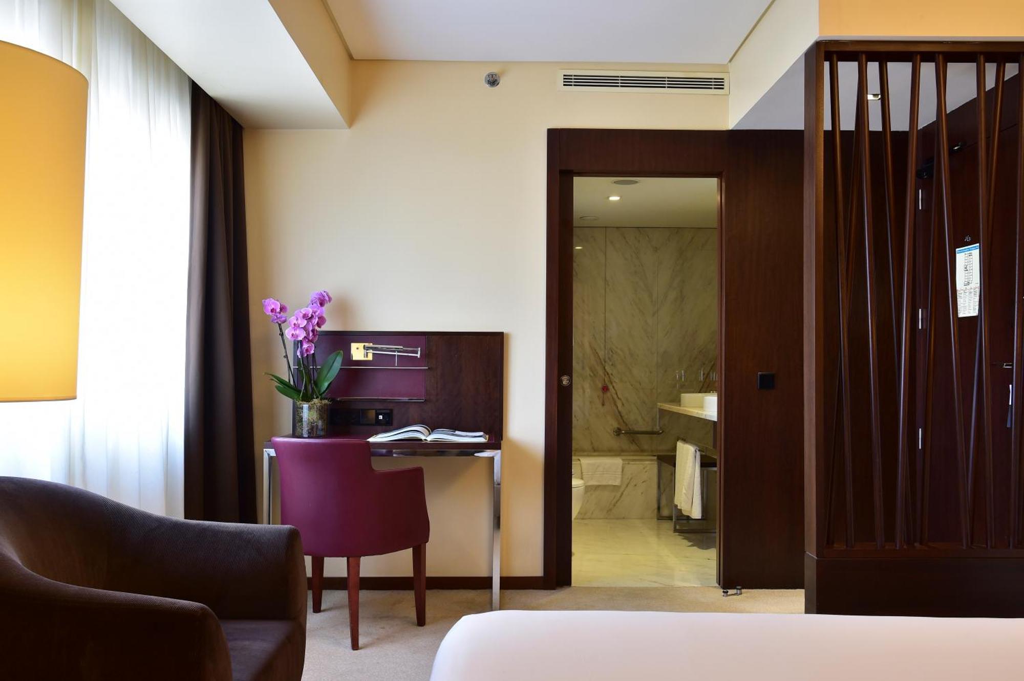High Floor Executive Suite