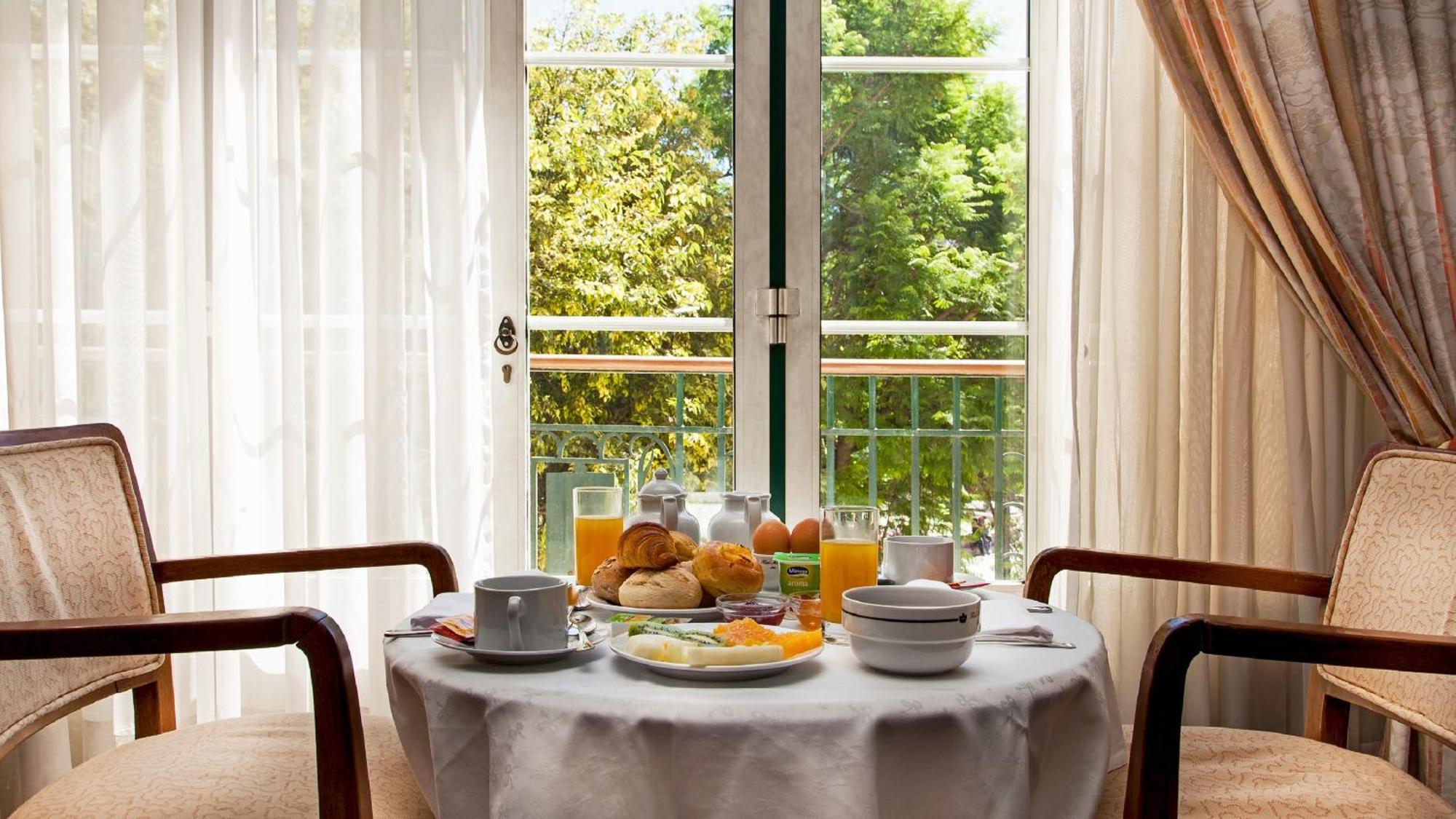 Romantic Double Room,1274357545:JPEG