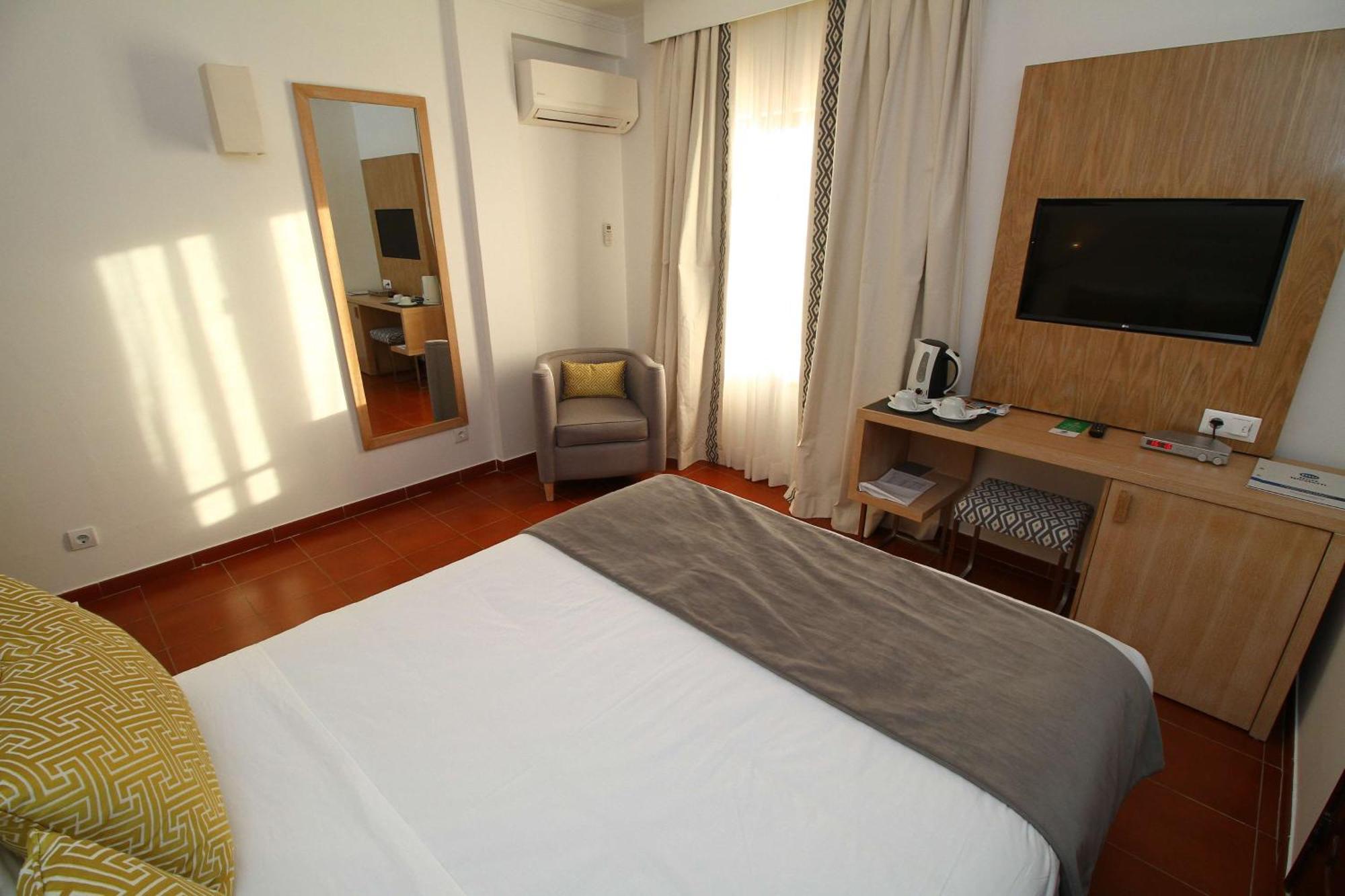Standard Double Room,519717363:JPEG