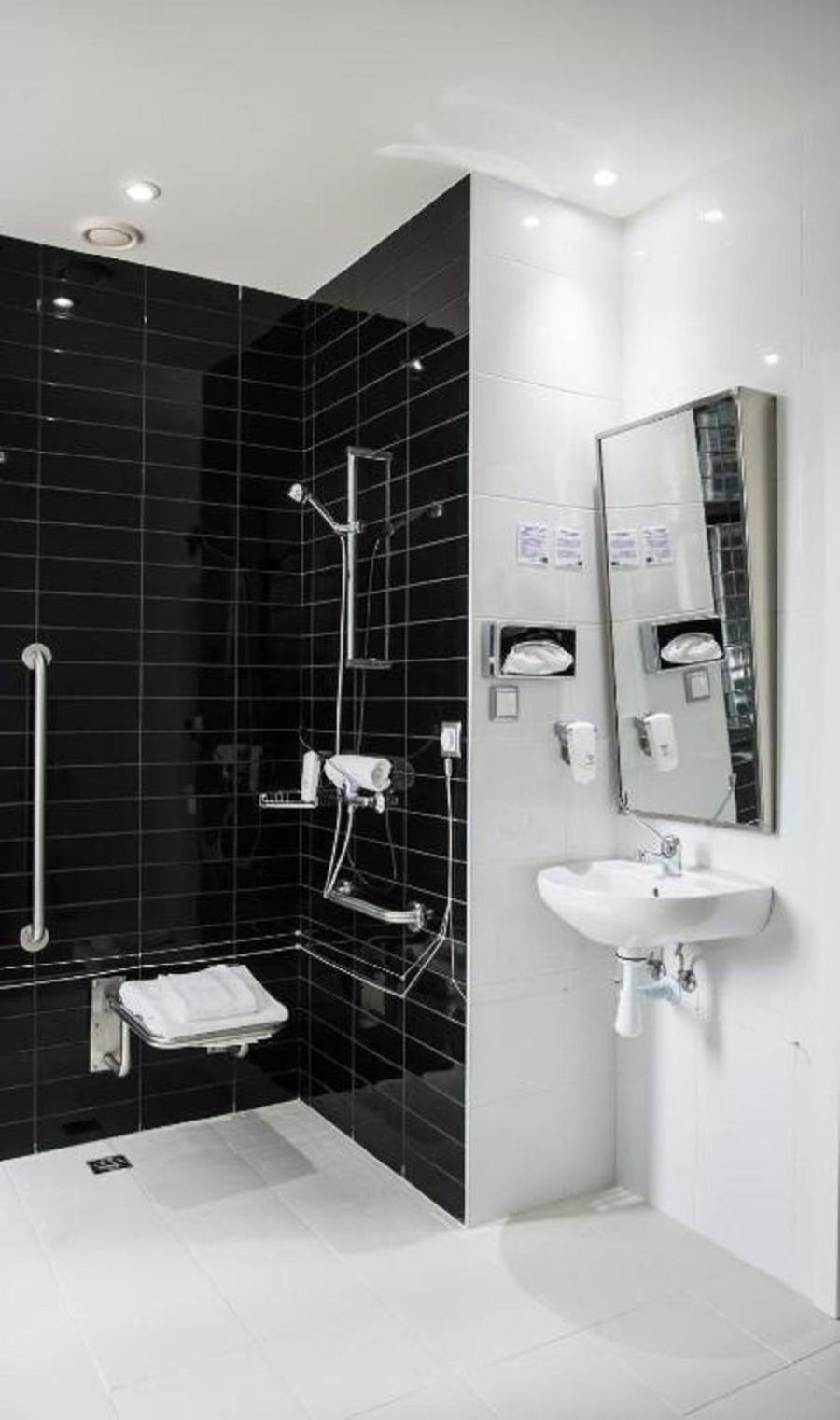Habitación doble estándar con desayuno gratuito - Habitación adaptada
