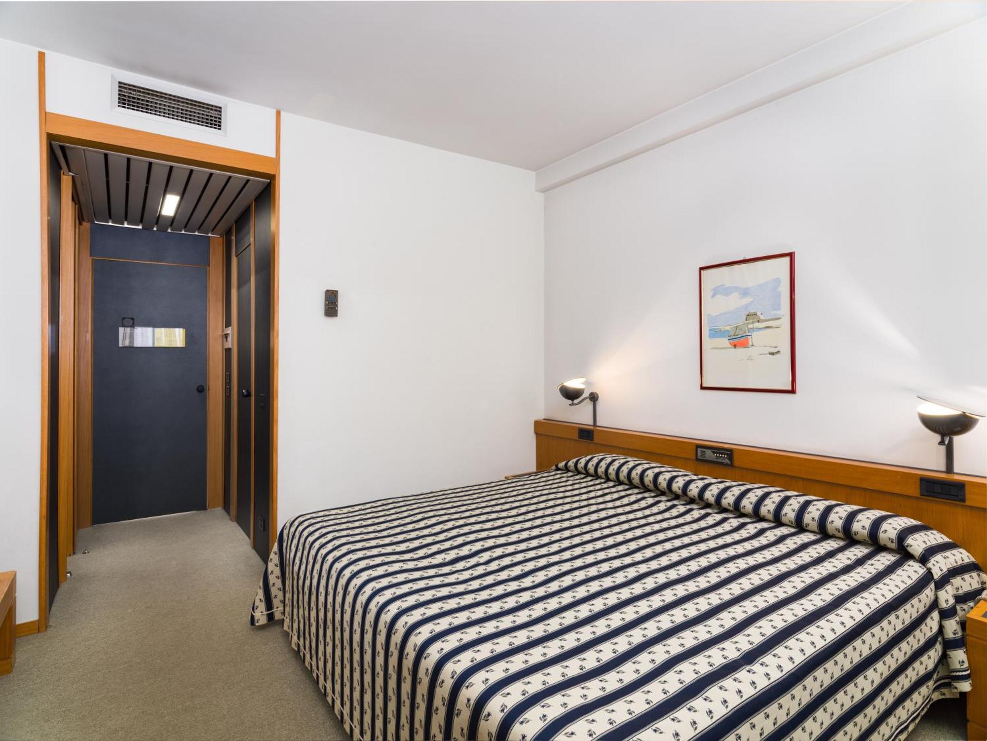 Classic Double or Twin Room,1209546529:JPEG