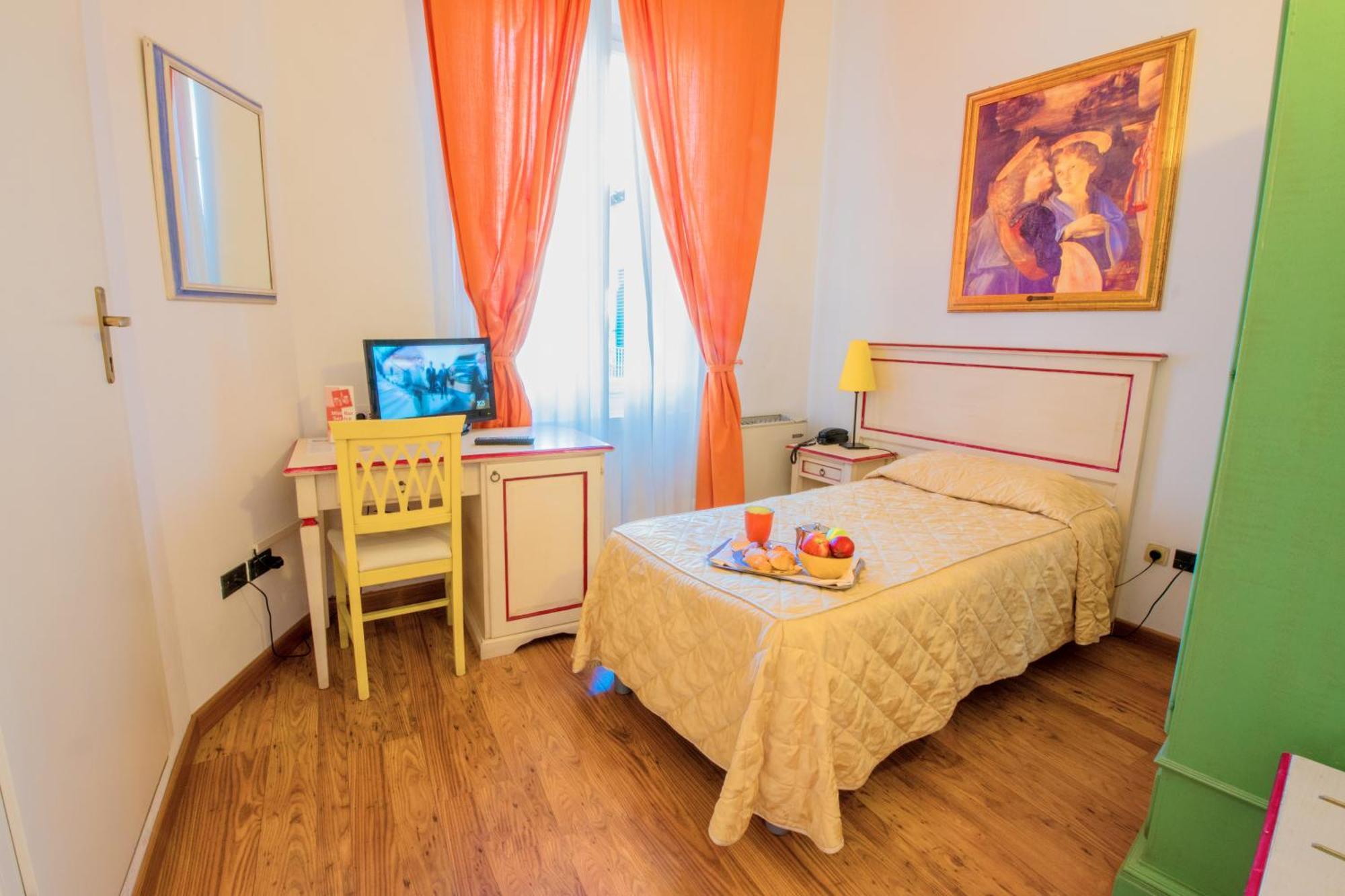 Single Room,338985994:JPEG