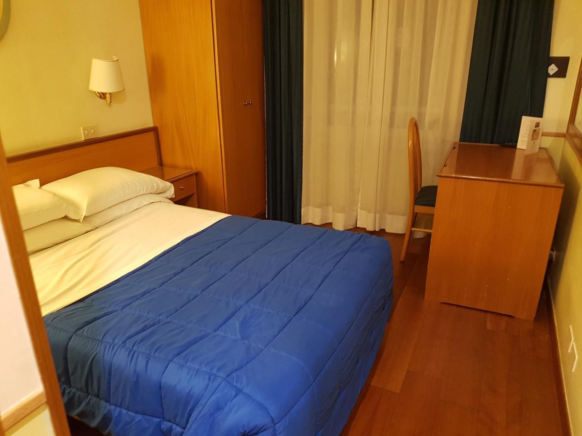 Economy Double Room Double Bed,1710013388:JPEG