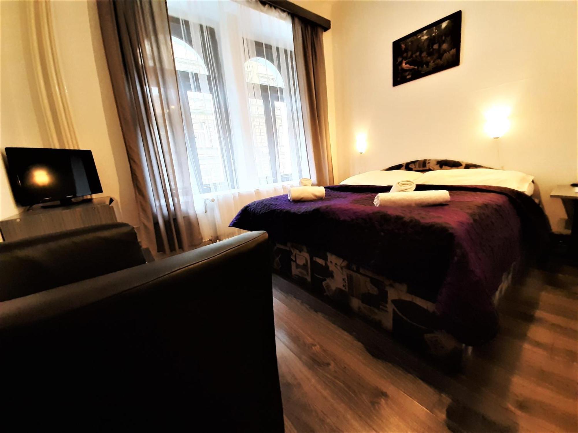 Single Room,706734934:JPEG