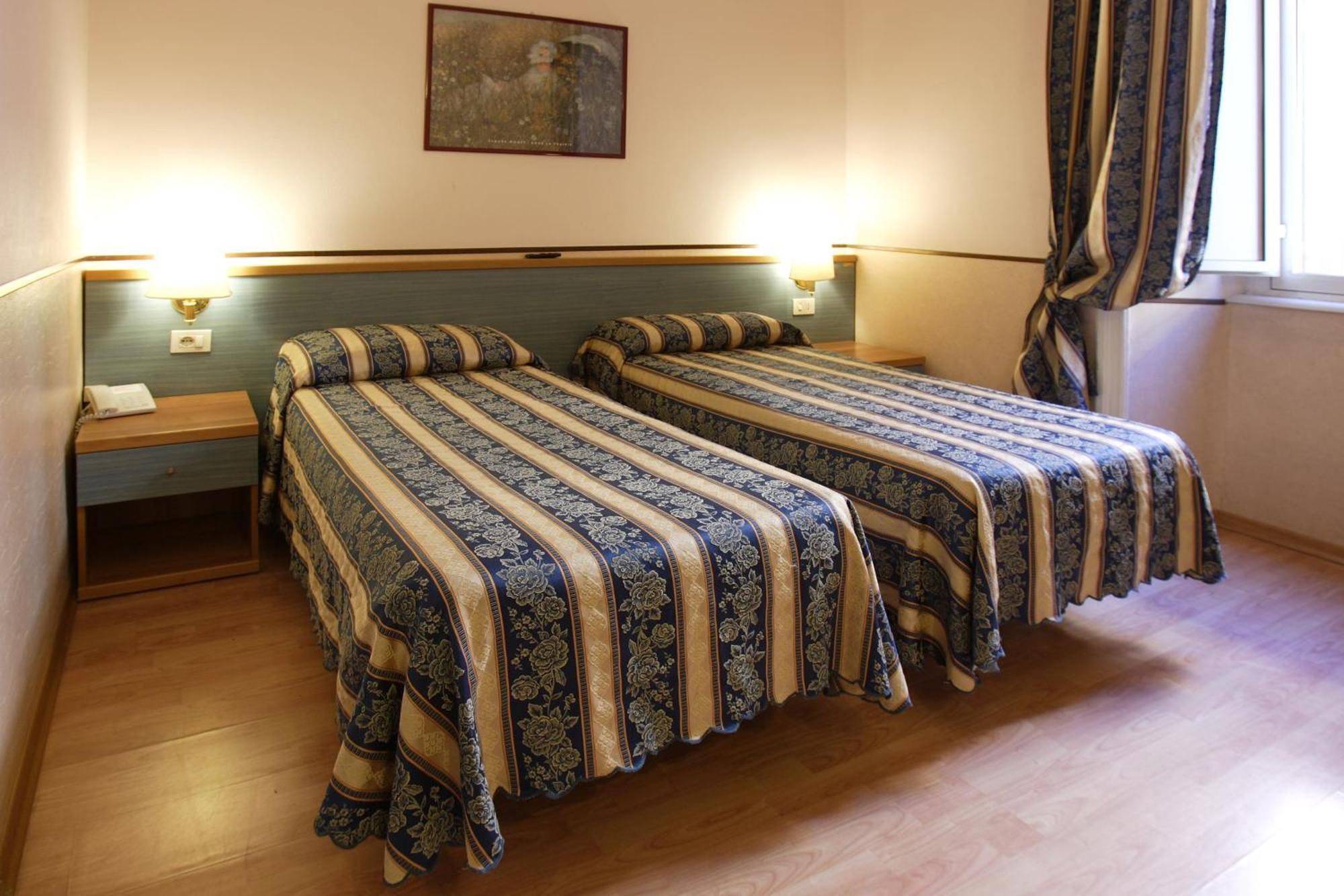 Twin Room,1209542131:JPEG