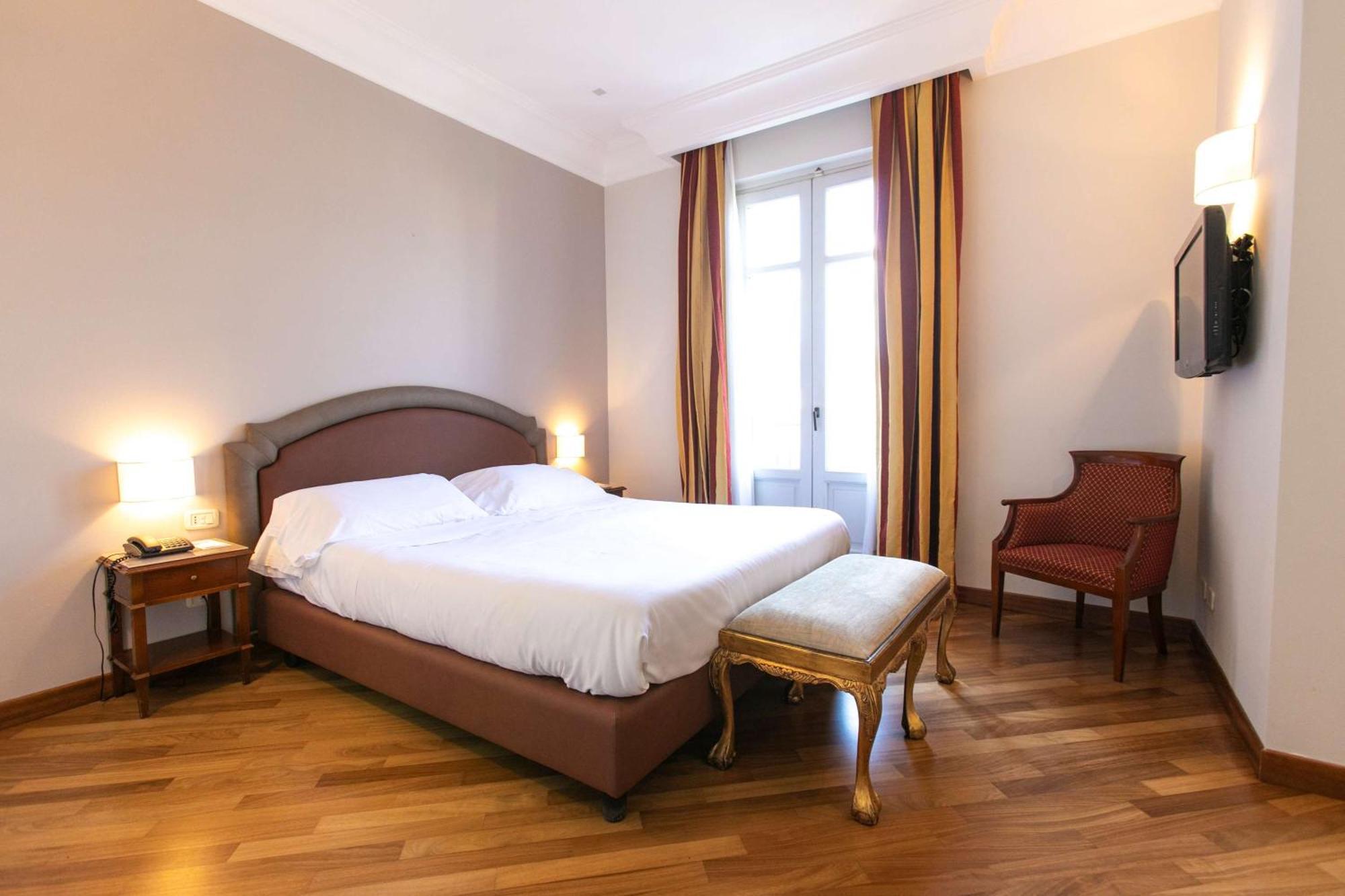 Deluxe King Room with Balcony,1274739775:JPEG