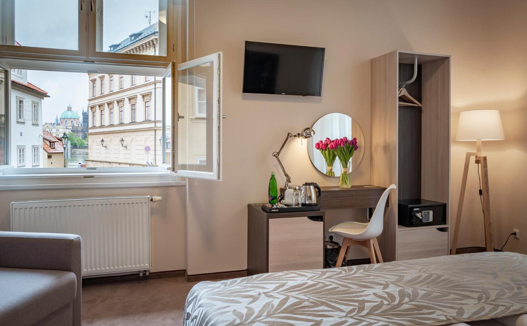 Double or Twin Room Extra Bed,653364909:JPEG
